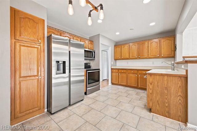31906 Cambridge Street, Garden City, MI 48135