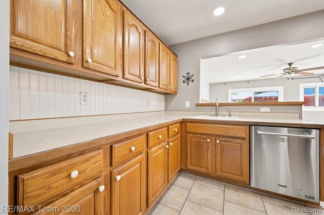 31906 Cambridge Street, Garden City, MI 48135