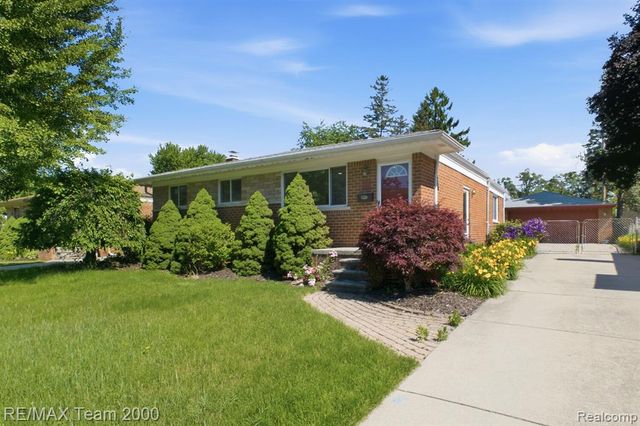31906 Cambridge Street, Garden City, MI 48135