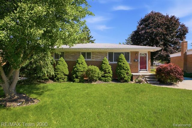 31906 Cambridge Street, Garden City, MI 48135
