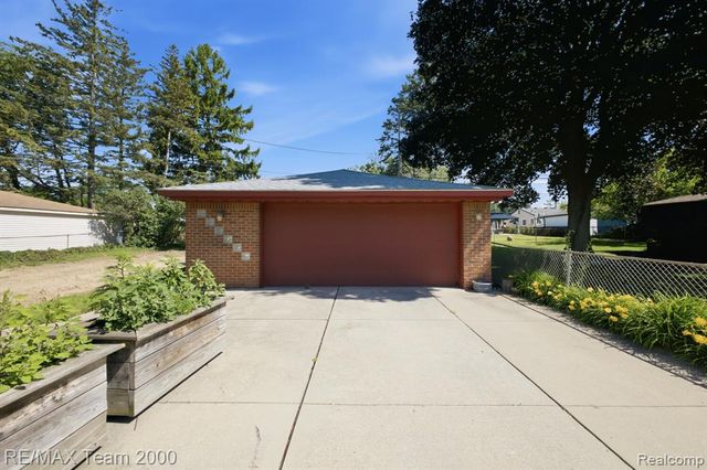 31906 Cambridge Street, Garden City, MI 48135