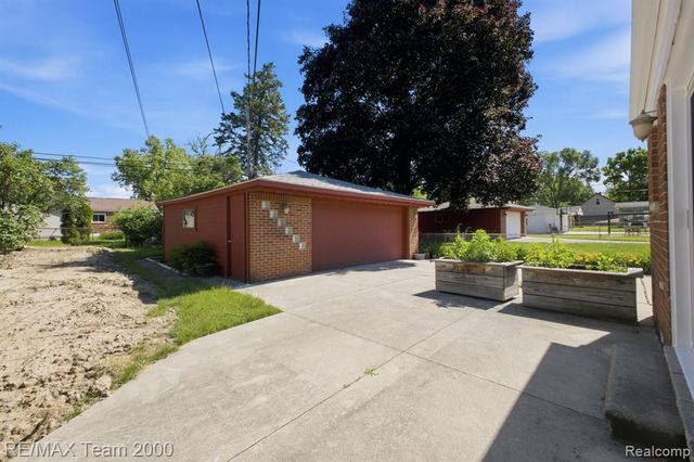 31906 Cambridge Street, Garden City, MI 48135