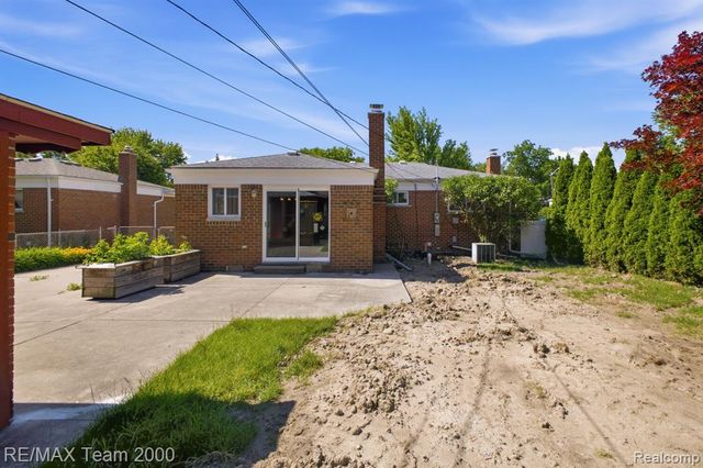 31906 Cambridge Street, Garden City, MI 48135