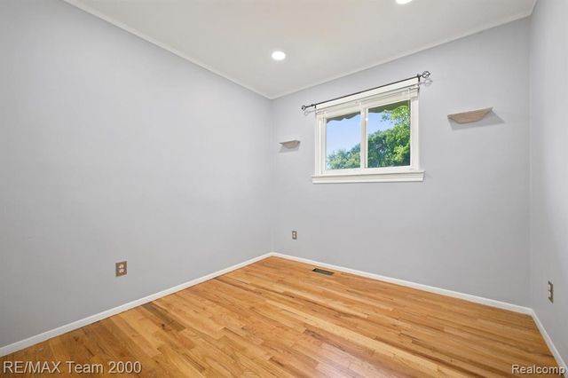 31906 Cambridge Street, Garden City, MI 48135