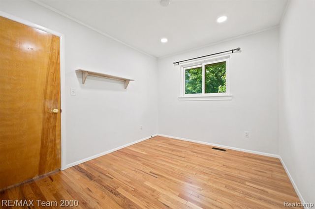 31906 Cambridge Street, Garden City, MI 48135