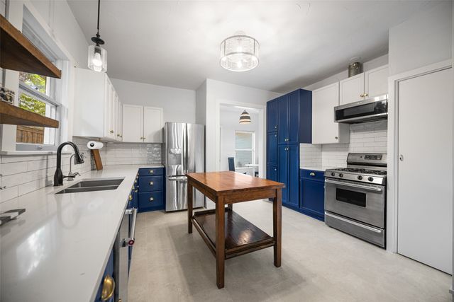 832 N Winnetka Avenue, Dallas, TX 75208