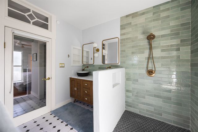 832 N Winnetka Avenue, Dallas, TX 75208