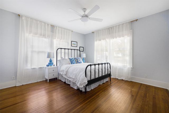832 N Winnetka Avenue, Dallas, TX 75208