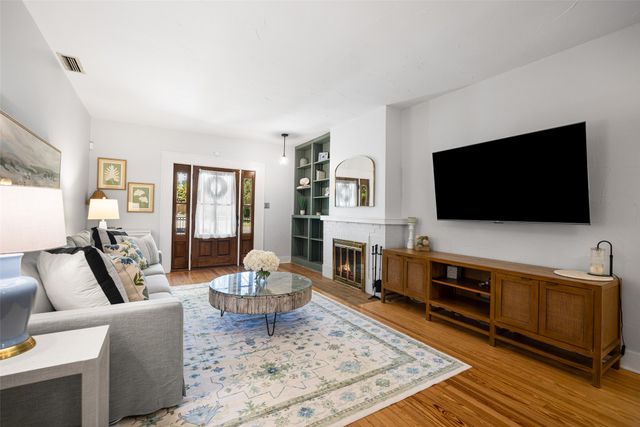 832 N Winnetka Avenue, Dallas, TX 75208