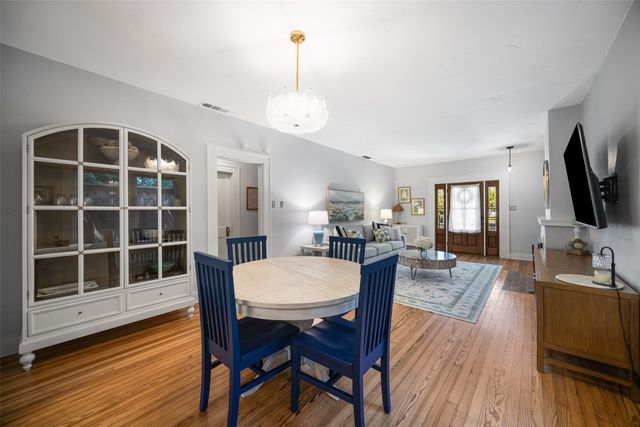 832 N Winnetka Avenue, Dallas, TX 75208