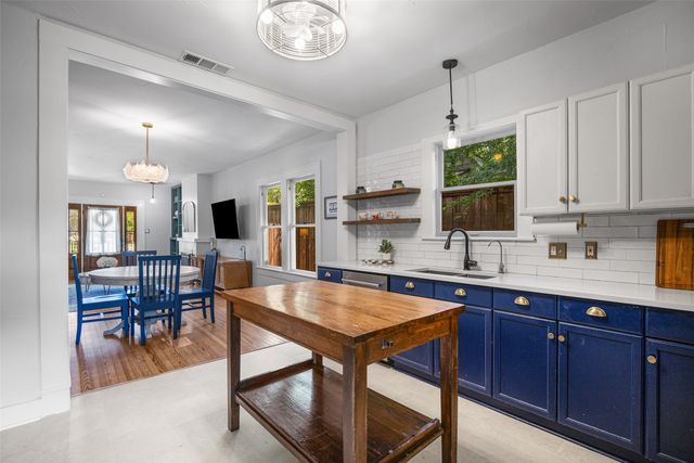 832 N Winnetka Avenue, Dallas, TX 75208