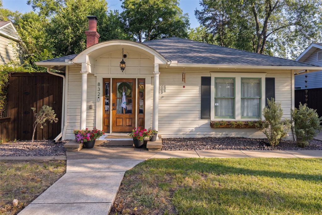 832 N Winnetka Avenue, Dallas, TX 75208