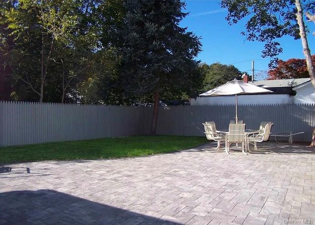 15 Ivy Road, Mastic Beach, NY 11951