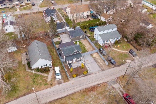 15 Ivy Road, Mastic Beach, NY 11951