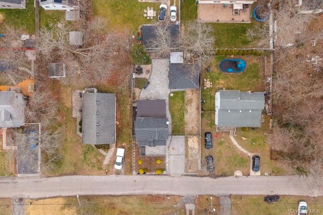 15 Ivy Road, Mastic Beach, NY 11951