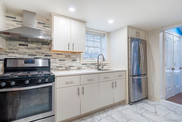 15 Ivy Road, Mastic Beach, NY 11951