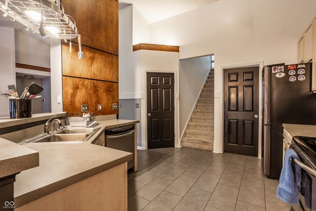 860 Weeping Way Lane, Avon, IN 46123