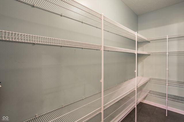 860 Weeping Way Lane, Avon, IN 46123