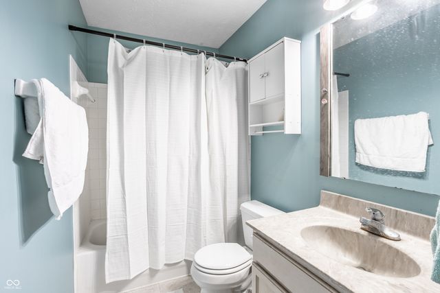 860 Weeping Way Lane, Avon, IN 46123