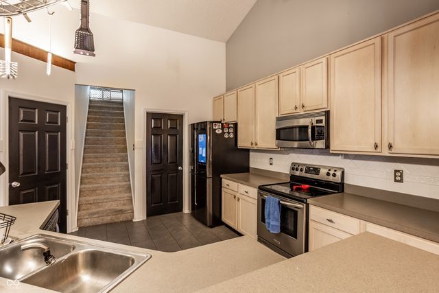 860 Weeping Way Lane, Avon, IN 46123