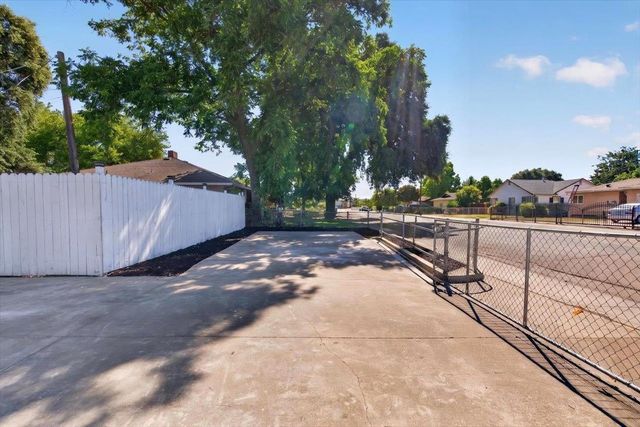 1808 West Ln, Stockton, CA 95205