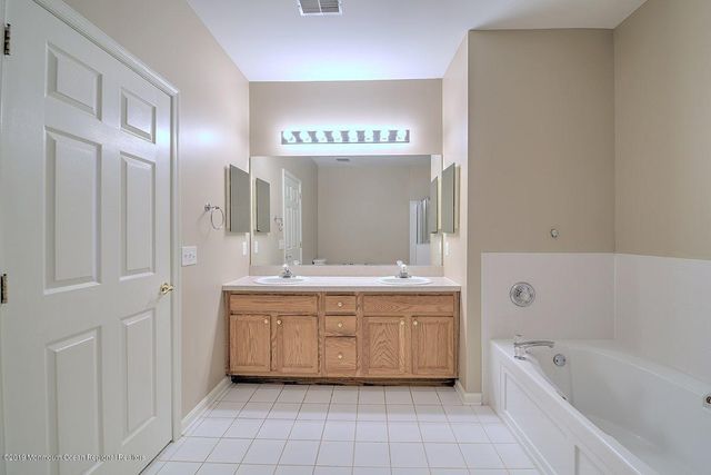 363 Saint Andrews Place, Manalapan, NJ 07726