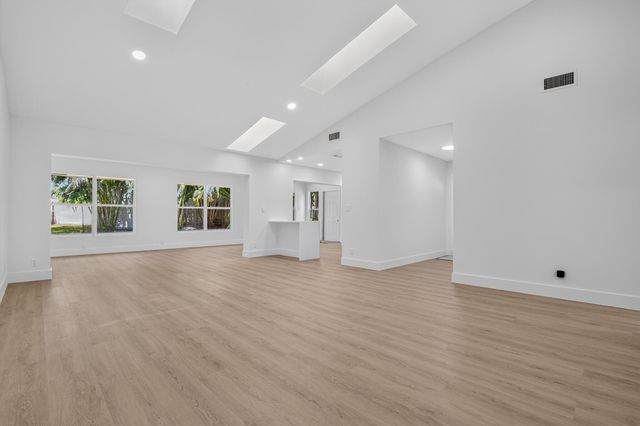 200 SW 29th Avenue, Delray Beach, FL 33445