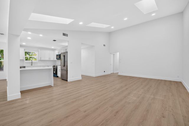 200 SW 29th Avenue, Delray Beach, FL 33445