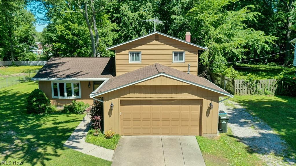 853 Alameda Avenue, Sheffield Lake, OH 44054