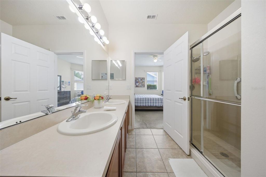 Image 19 of property listing at 11733 FITZGERALD BUTLER ROAD, Orlando, FL 32836