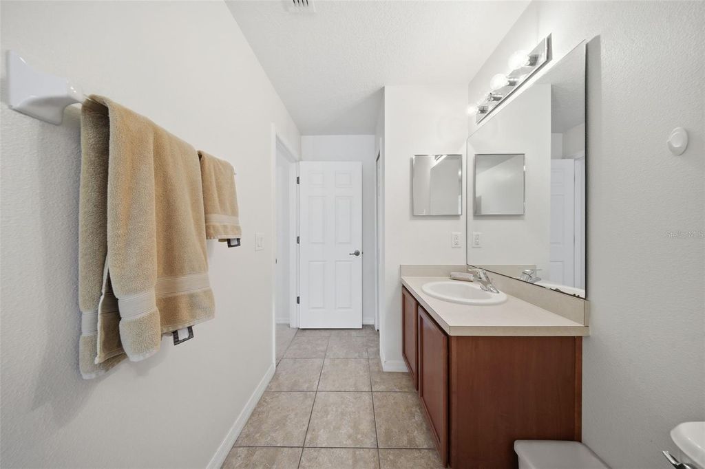 Image 27 of property listing at 11733 FITZGERALD BUTLER ROAD, Orlando, FL 32836