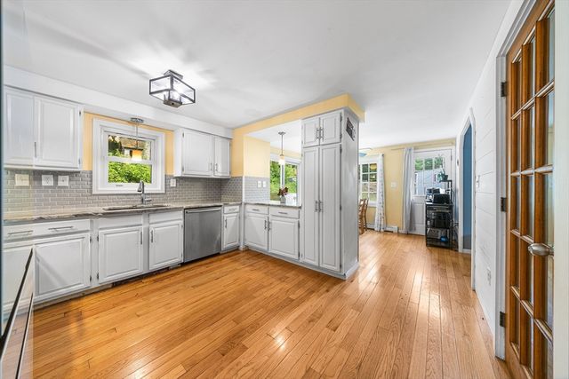66 Buttonwood Ave, Sutton, MA 01590
