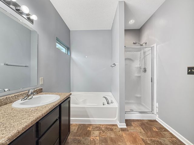 881 Sommersweet Run, Greenwood, IN 46143