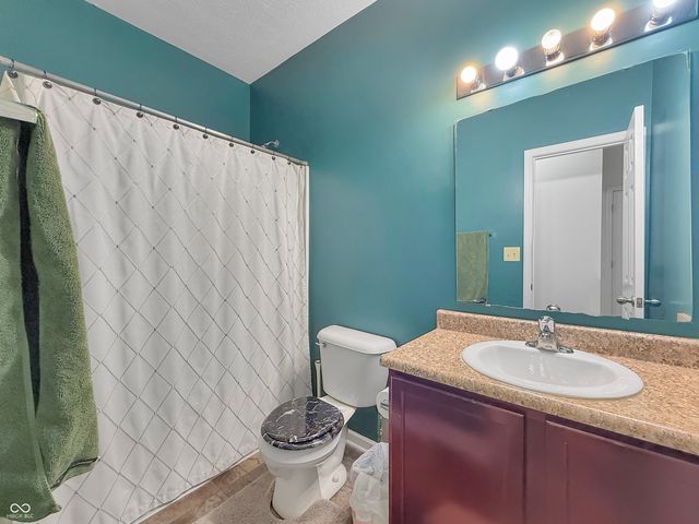 881 Sommersweet Run, Greenwood, IN 46143