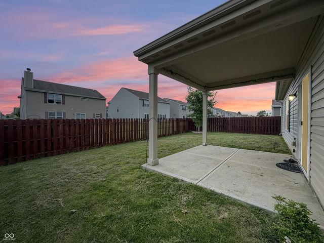 881 Sommersweet Run, Greenwood, IN 46143