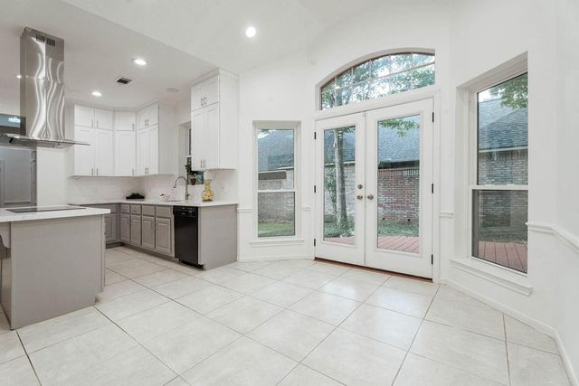 127 S Copperknoll Circle, The Woodlands, TX 77381