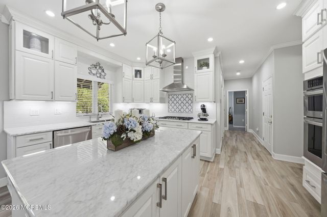13 Bloomfield Road, Manalapan, NJ 07726
