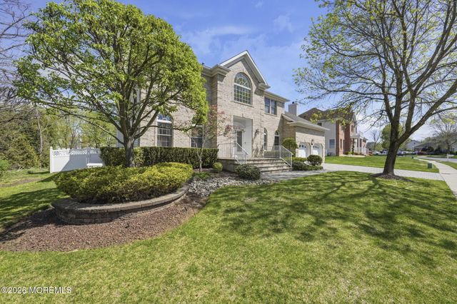 13 Bloomfield Road, Manalapan, NJ 07726