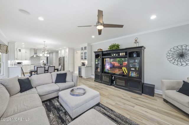 13 Bloomfield Road, Manalapan, NJ 07726