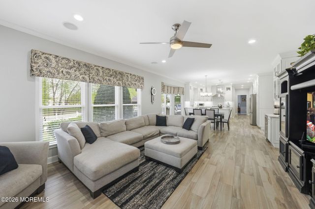 13 Bloomfield Road, Manalapan, NJ 07726