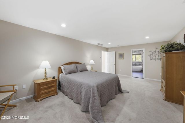 13 Bloomfield Road, Manalapan, NJ 07726