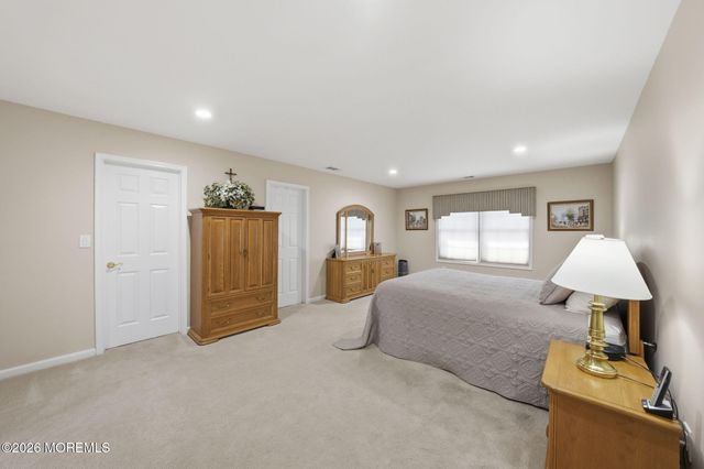 13 Bloomfield Road, Manalapan, NJ 07726