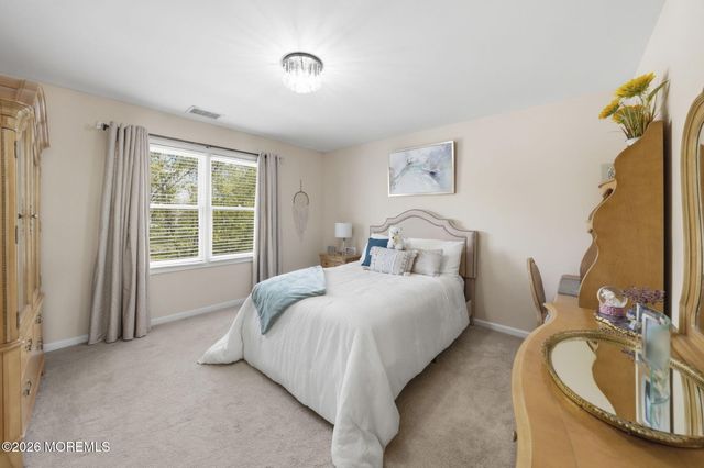 13 Bloomfield Road, Manalapan, NJ 07726