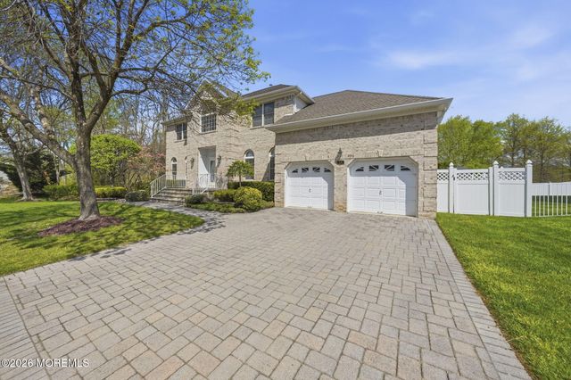 13 Bloomfield Road, Manalapan, NJ 07726