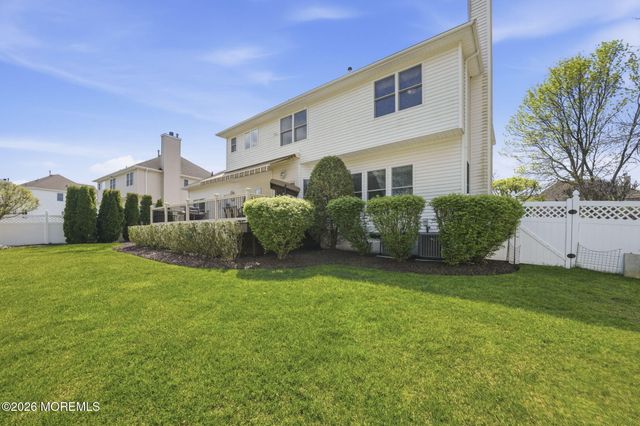 13 Bloomfield Road, Manalapan, NJ 07726