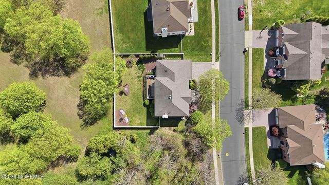 13 Bloomfield Road, Manalapan, NJ 07726