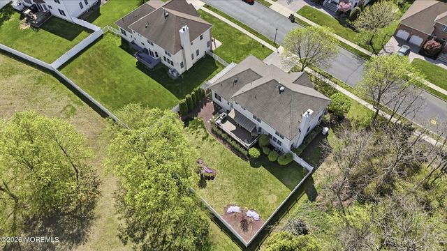 13 Bloomfield Road, Manalapan, NJ 07726