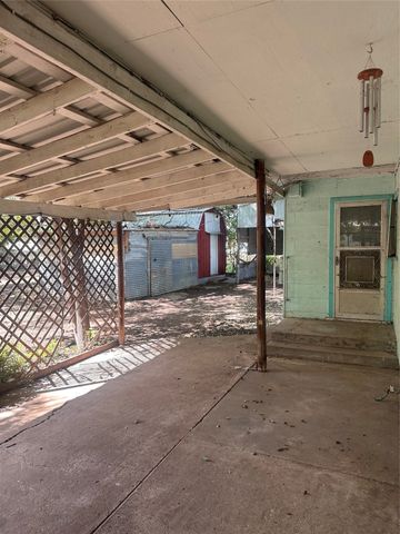 303 N Cryer, Winters, TX 79567