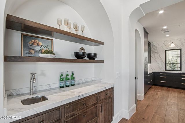 5830 N ECHO CANYON Lane, Phoenix, AZ 85018