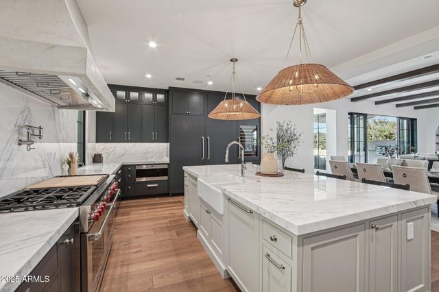 5830 N ECHO CANYON Lane, Phoenix, AZ 85018